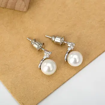LUOTEEMI Madinga Paprastos Konstrukcijos White Sea Shell Perlų Imitacija Auskarų Mados Moterų Papuošalai Elegantiškas OLIS Stiliaus mažo Dydžio