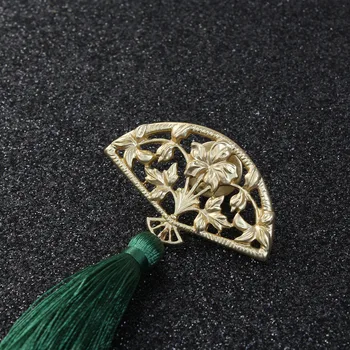 DoreenBeads 1PC aukso spalvos Ventiliatorius formos Sagės Smeigtukai, Žiedai, Išraižytas Žalia Ilgai Kutas Sagė už Suknelę Megztinis Kailis Maišelį 12x3.9cm