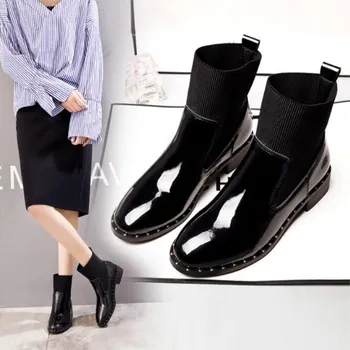 Rudenį ir žiemą naujų modelių sprogo odos moteriški batai su šiurkščiu batai elastinga medžiaga kniedės pardavimo butas mados laisvalaikio bateliai