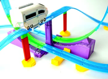 Karšto Parduoti 3D švenčių dovanos greitojo traukinio Bėgių kelio kalnelius Žaislas Elektros Geležinkelių Automobilių Švietimo Surinkti Žaislai, Vaikų Dovanų