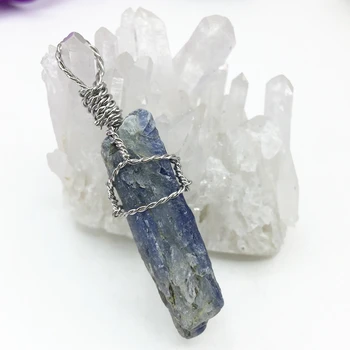 Natūraliai mėlyname kianitas gem akmens nereguliarus pakabukai pakabukas sidabro spalvos viela vynioti elegantiškas, rafinuotas rankų darbo 
