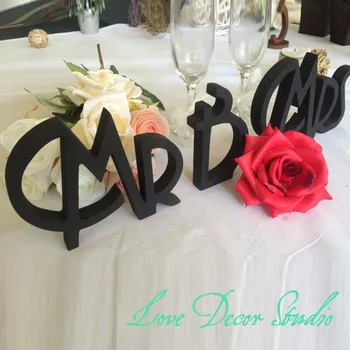 Gatsby stiliaus vestuvių ženklas Mr & Mrs. J. S. pasirašyti už vestuvių stalo dekoracija. Ženklų Ponas ir Ponia