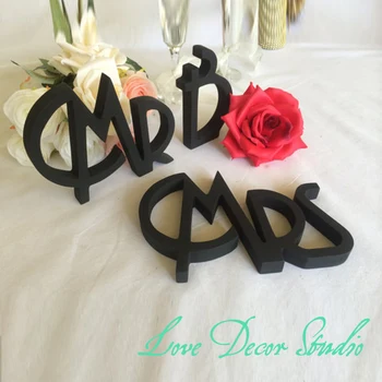 Gatsby stiliaus vestuvių ženklas Mr & Mrs. J. S. pasirašyti už vestuvių stalo dekoracija. Ženklų Ponas ir Ponia